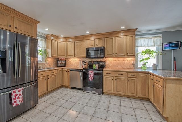 829 Auburn St, Bridgewater, MA 02324