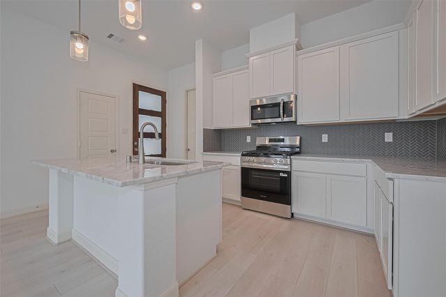 8913 Grovner Place, Houston, TX 77055