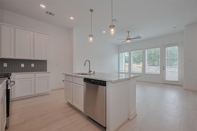 8913 Grovner Place, Houston, TX 77055