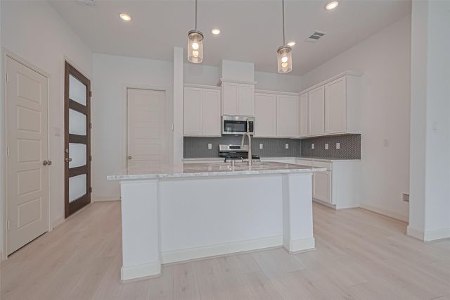 8913 Grovner Place, Houston, TX 77055