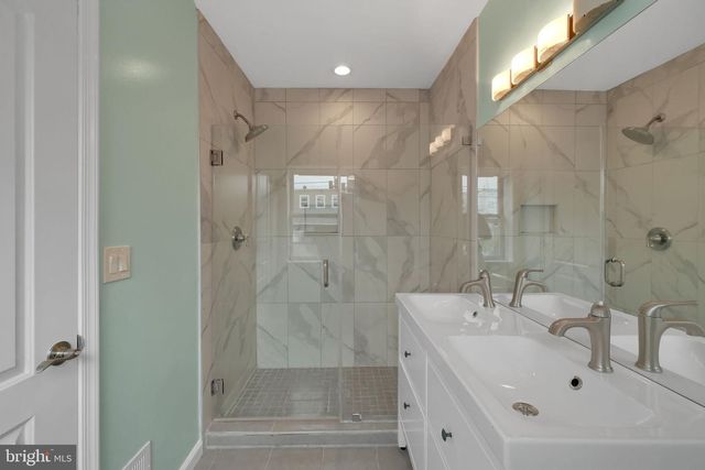 245 S CLINTON ST, Baltimore, MD 21224