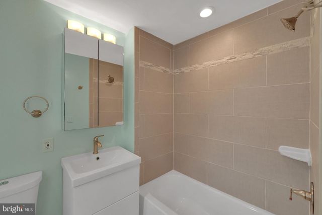 245 S CLINTON ST, Baltimore, MD 21224