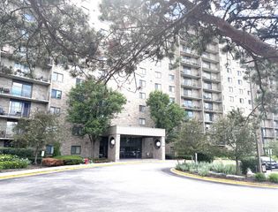 6340 Americana Drive 614, Willowbrook, IL 60527