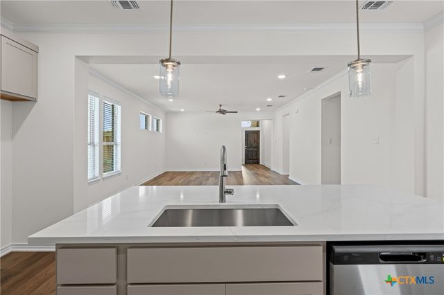 414 Stonehouse Lane, Temple, TX 76502