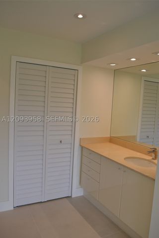 255 Galen Dr 4F, Key Biscayne, FL 33149