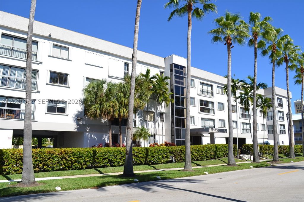 255 Galen Dr 4F, Key Biscayne, FL 33149
