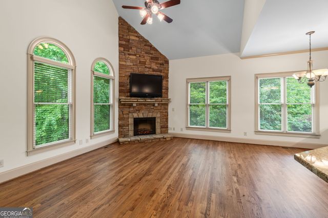 4726 Quailwood Drive, Flowery Branch, GA 30542