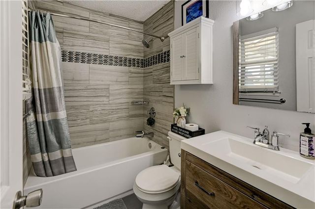 8809 E 109TH Terrace, Kansas City, MO 64134