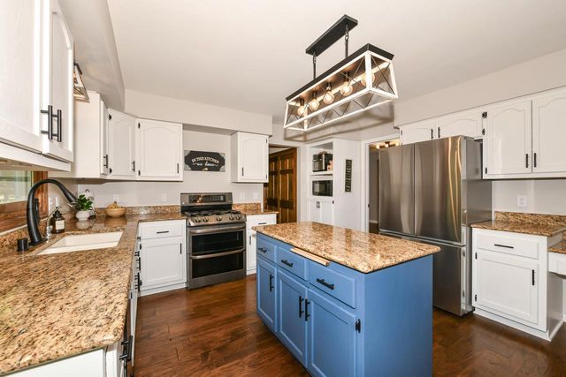 S79W15547 Foxboro PLACE, Muskego, WI 53150