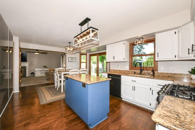 S79W15547 Foxboro PLACE, Muskego, WI 53150