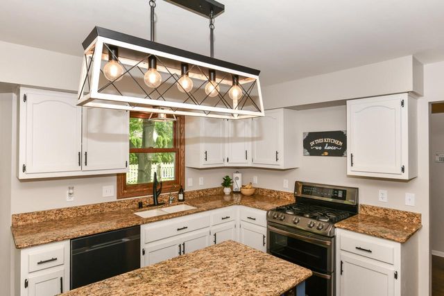 S79W15547 Foxboro PLACE, Muskego, WI 53150