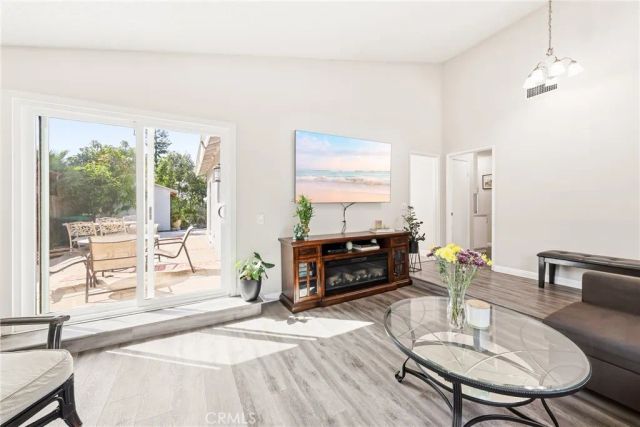 1585 Camelot, Corona, CA 92882