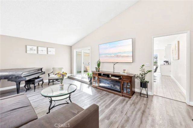 1585 Camelot, Corona, CA 92882