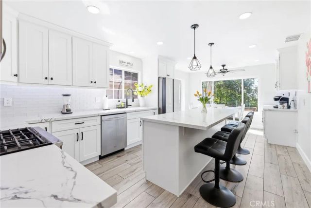 1585 Camelot, Corona, CA 92882