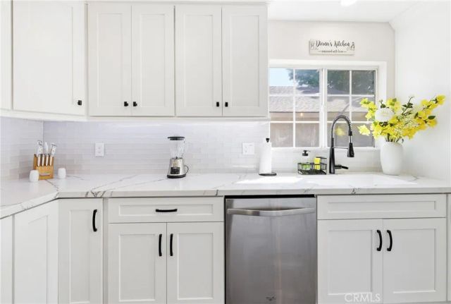 1585 Camelot, Corona, CA 92882