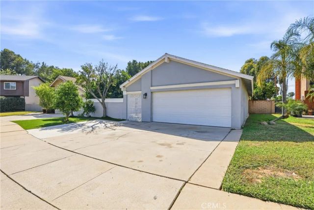 1585 Camelot, Corona, CA 92882