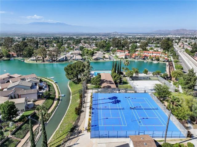 1585 Camelot, Corona, CA 92882