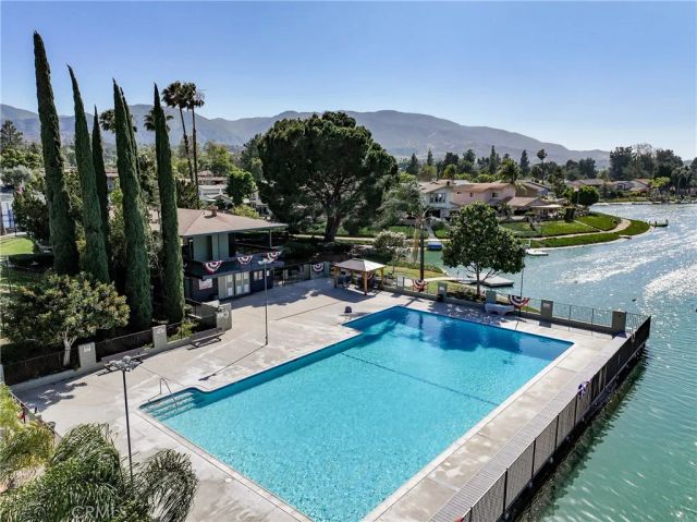 1585 Camelot, Corona, CA 92882