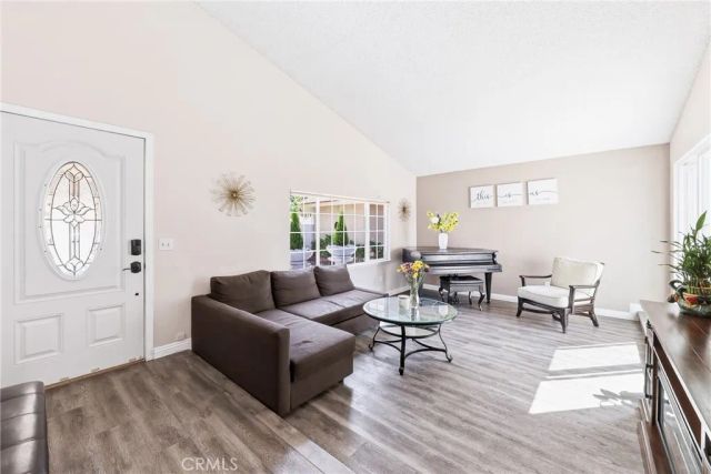 1585 Camelot, Corona, CA 92882