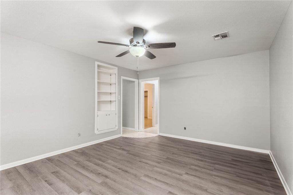 300 Hackberry St, Sinton, TX 78387 — photo 4
