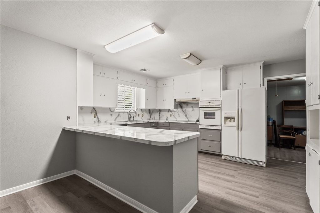 300 Hackberry St, Sinton, TX 78387 — photo 5