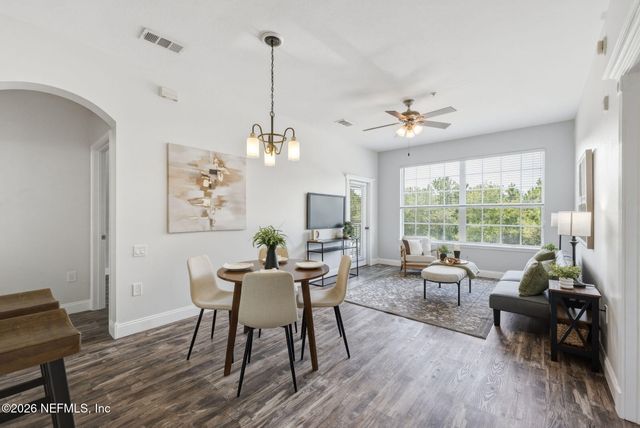 7990 BAYMEADOWS Road 812, Jacksonville, FL 32256