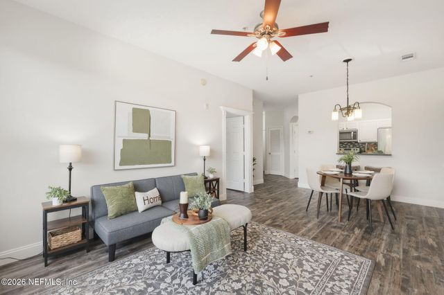 7990 BAYMEADOWS Road 812, Jacksonville, FL 32256
