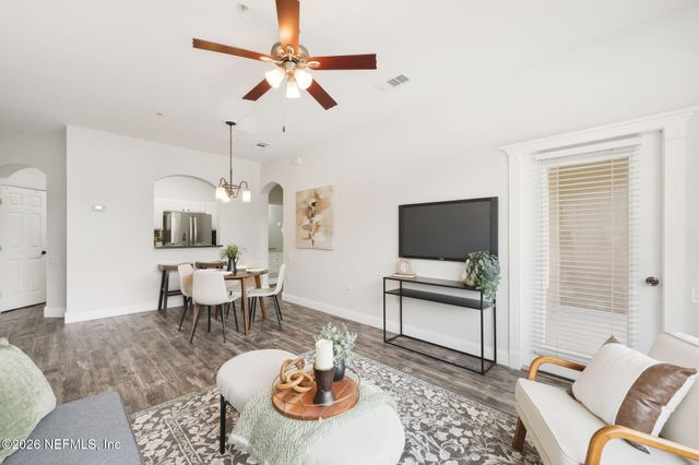 7990 BAYMEADOWS Road 812, Jacksonville, FL 32256