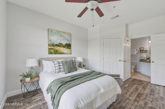 7990 BAYMEADOWS Road 812, Jacksonville, FL 32256