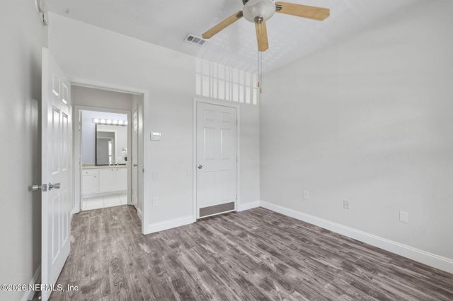 7990 BAYMEADOWS Road 812, Jacksonville, FL 32256