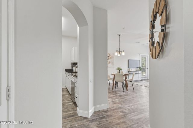 7990 BAYMEADOWS Road 812, Jacksonville, FL 32256