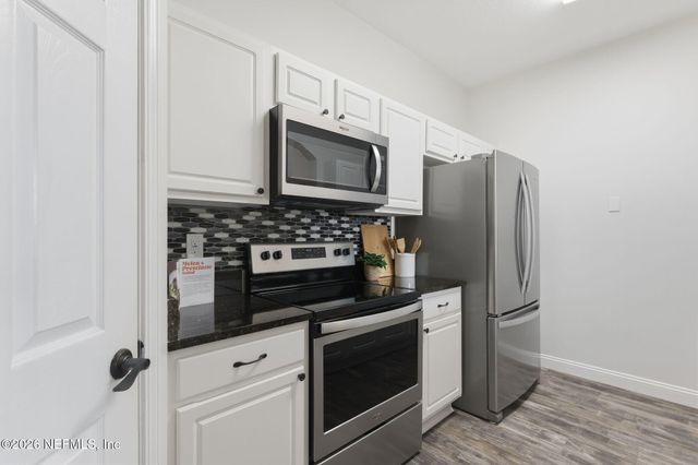 7990 BAYMEADOWS Road 812, Jacksonville, FL 32256