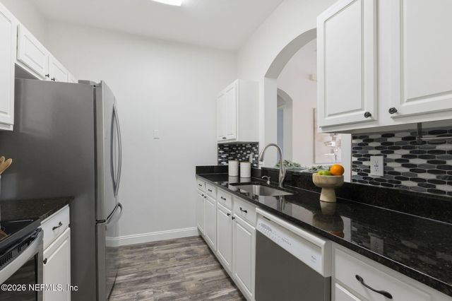 7990 BAYMEADOWS Road 812, Jacksonville, FL 32256