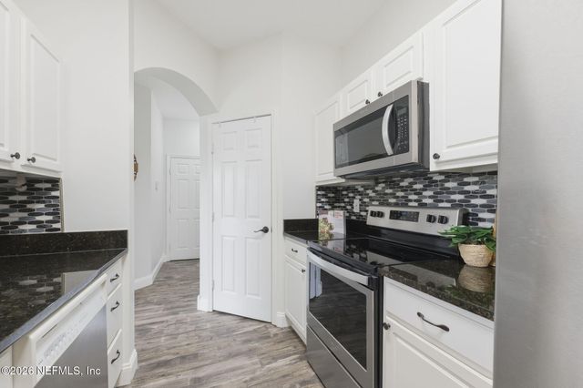 7990 BAYMEADOWS Road 812, Jacksonville, FL 32256