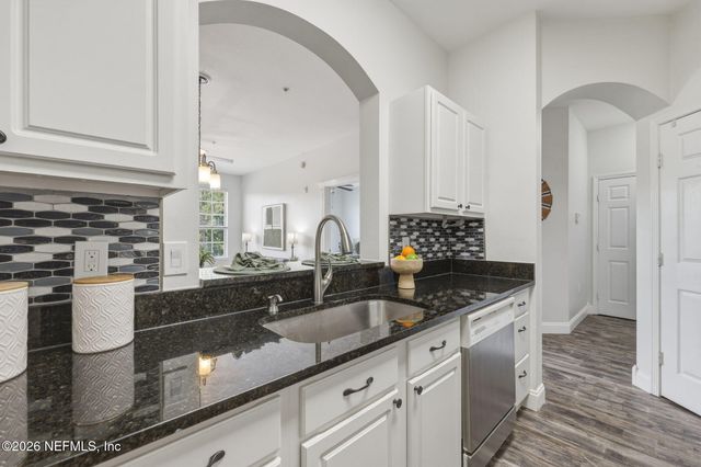 7990 BAYMEADOWS Road 812, Jacksonville, FL 32256