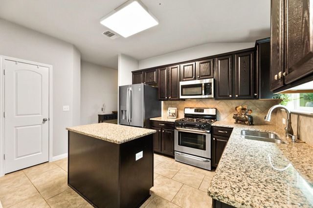 132 Moulins LN, Georgetown, TX 78626