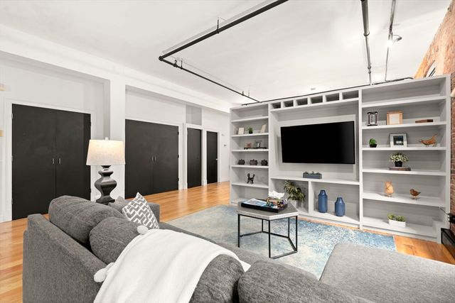 19 Stanhope 2C, Boston, MA 02116