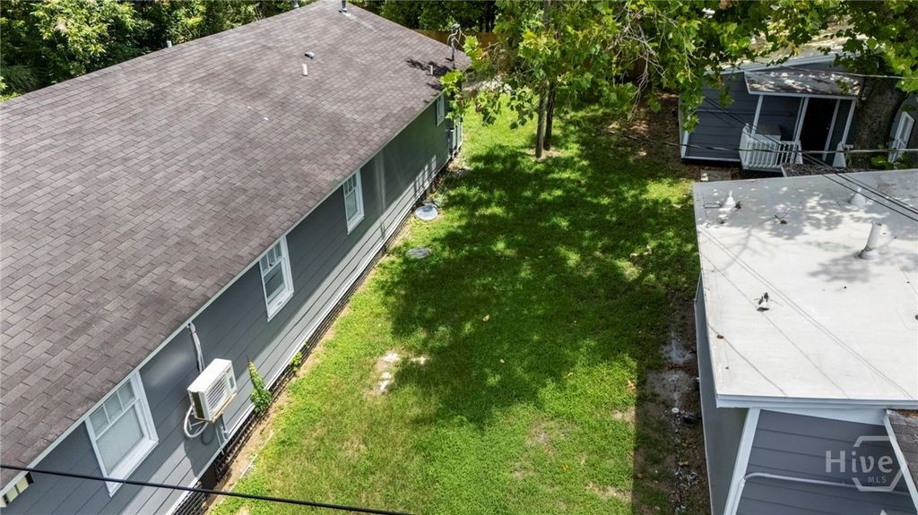 Image 10 of property listing at 810-816 W 38th/ 2120- 2122 Bulloch Street, Savannah, GA 31415