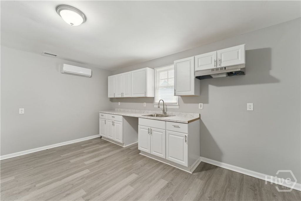 Image 4 of property listing at 810-816 W 38th/ 2120- 2122 Bulloch Street, Savannah, GA 31415