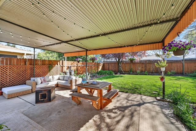 6016 Homesweet Way, Carmichael, CA 95608