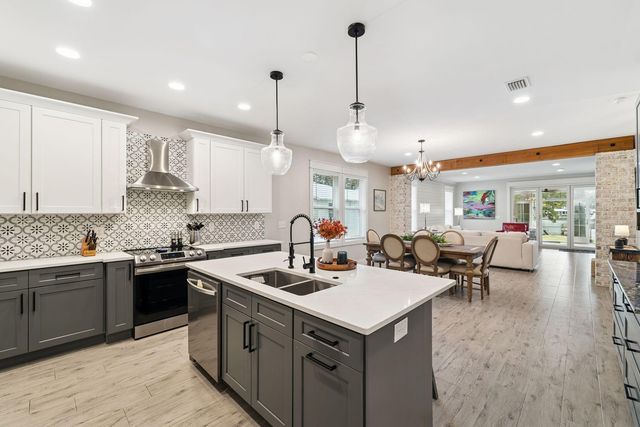 934 Bay Grove Road, Freeport, FL 32439