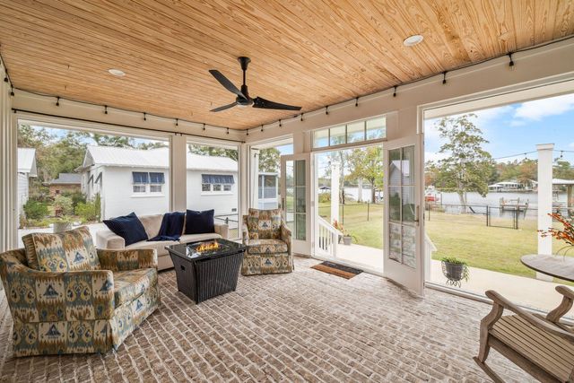 934 Bay Grove Road, Freeport, FL 32439