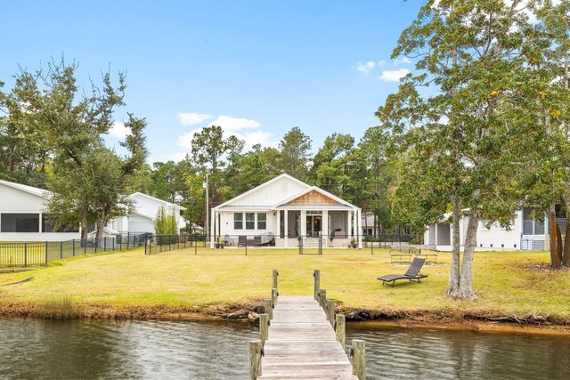 934 Bay Grove Road, Freeport, FL 32439