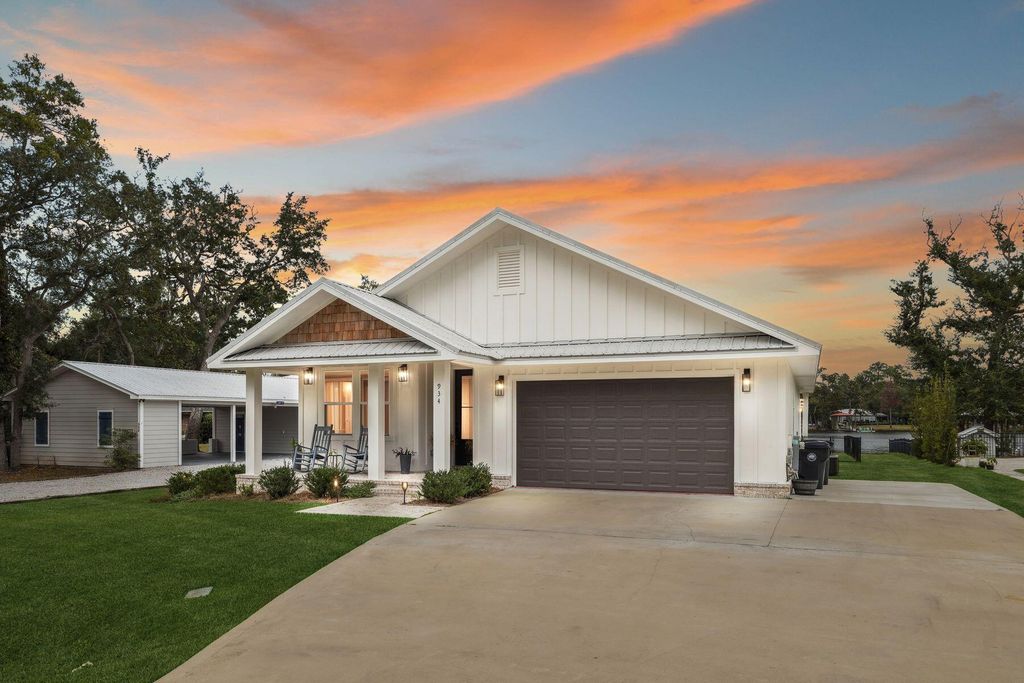 934 Bay Grove Road, Freeport, FL 32439