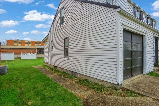 740 Pershing St, Ellwood City, PA 16117