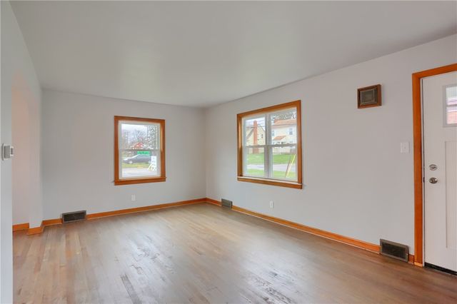 740 Pershing St, Ellwood City, PA 16117