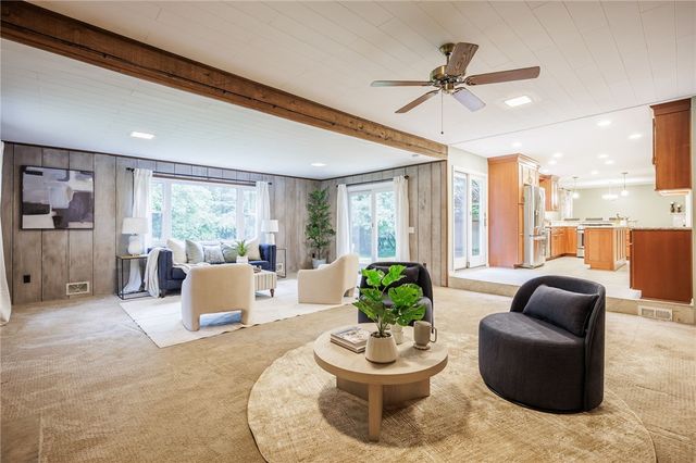 10 Glendower Circle, Pittsford, NY 14534