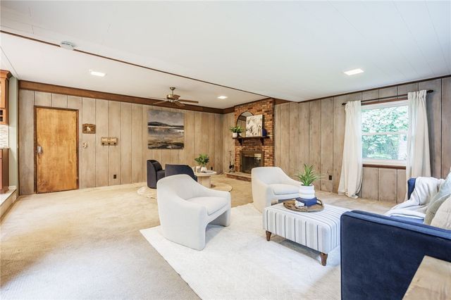 10 Glendower Circle, Pittsford, NY 14534