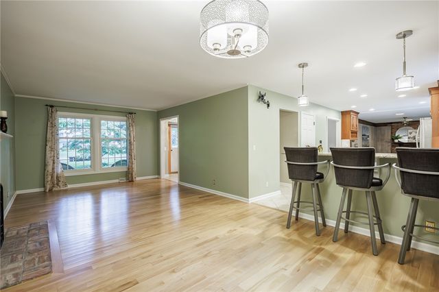 10 Glendower Circle, Pittsford, NY 14534