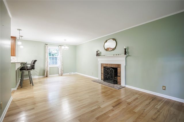 10 Glendower Circle, Pittsford, NY 14534